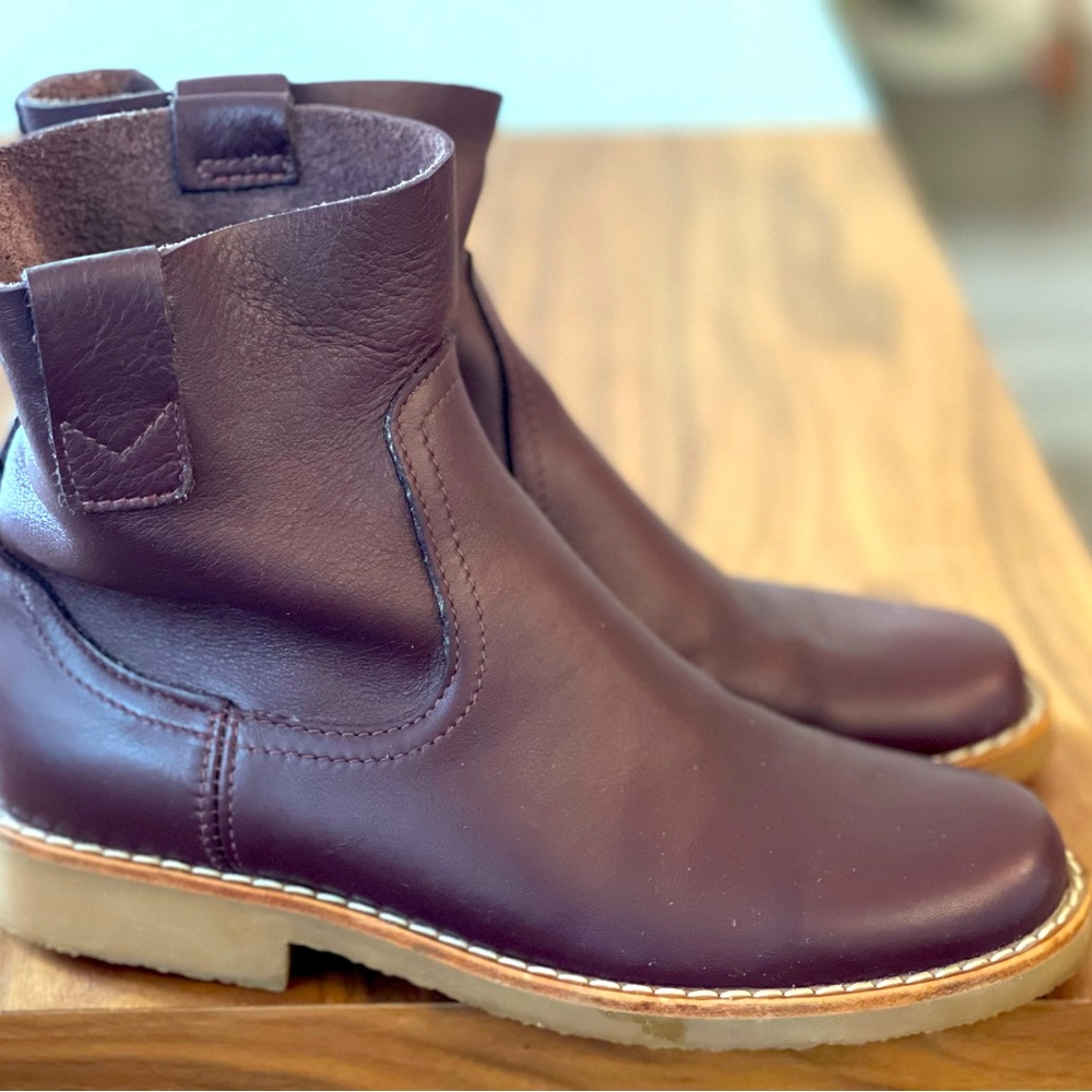 Roots boots - size 8 - burgundy